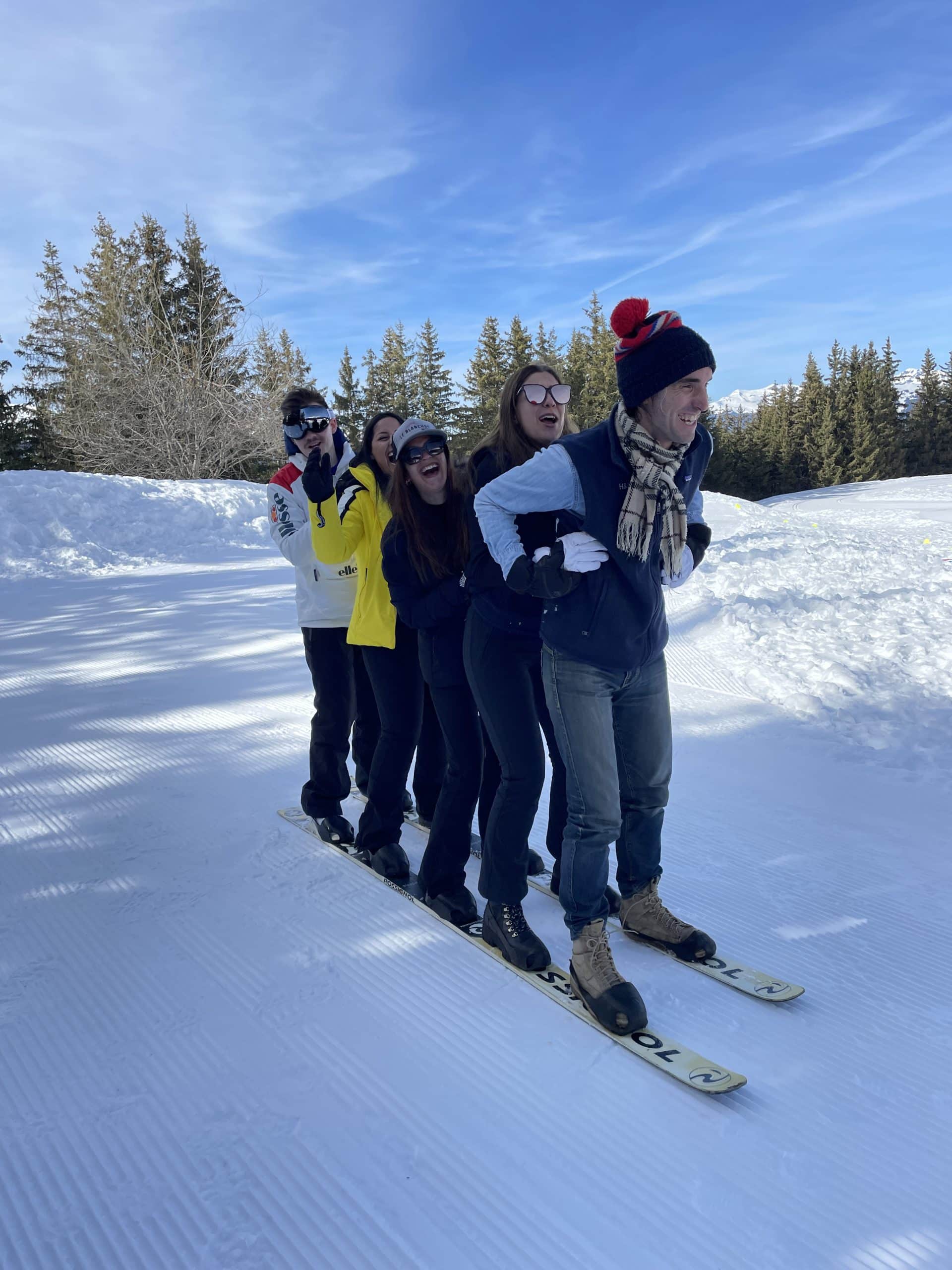 Challenge d'équipe sur neige au Mont-Blanc : ski géant coopératif en team building Takamaka